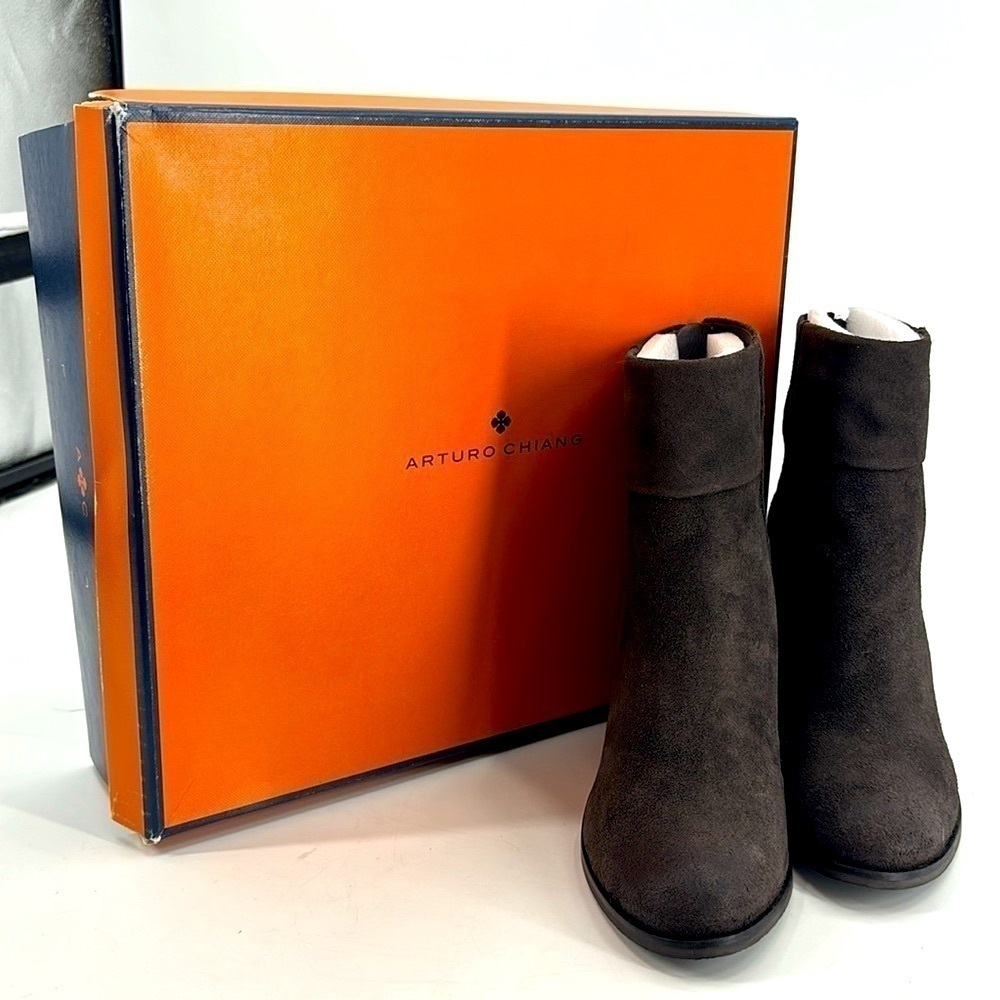 UEC Arturo Chiang brown/ green suede heeled booties with box worn once - Picture 9 of 9